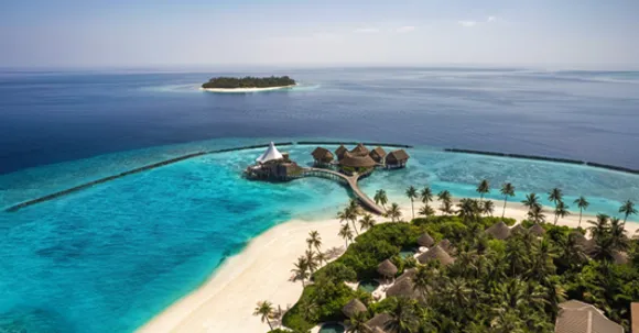 Swim with manta rays at The Nautilus Maldives this manta ray season!