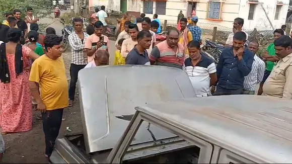 Car Catches fire in Kanksa: পরিত্যক্ত গাড়ির ভিতরে খেলতে গিয়ে আগুনে ঝলসে গেল এক শিশুকন্যা ও তিন নাবালক
