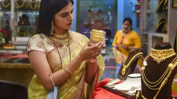 Gold Price Today: আজ কলকাতায় সোনা-রুপোর দাম কত জেনে নিন
