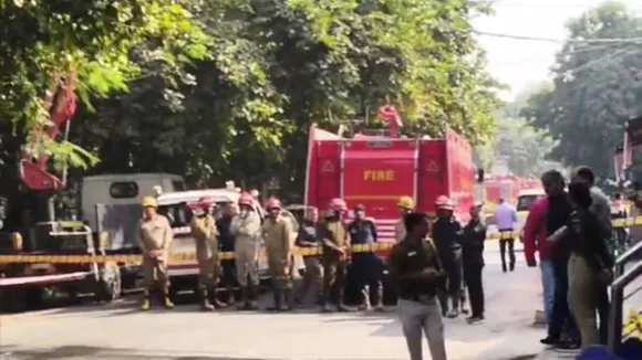 Delhi Blast: রাজধানী দিল্লিতে বিস্ফোরণ, আতঙ্কে সিঁটিয়ে এলাকাবাসী