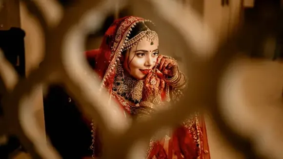 Bride mother sleep with couple on first night: বিভিন্ন দেশে বিবাহ সংক্রান্ত বিভিন্ন ঐতিহ্যও রয়েছে