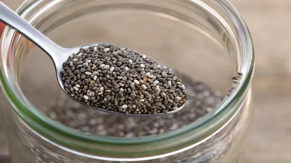 Chia seeds: চিয়া বীজ।