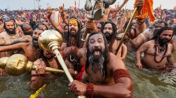 Maha Kumbh 2025 Travel Guide: কুম্ভমেলায় যাওয়ার ইচ্ছা থাকে, আর গিয়ে যদি কোনওরকম সমস্যায় না পড়তে হয়, তাহলে কয়েকটি বিষয় যাওয়ার আগে জেনে রাখা ভাল