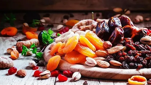Dry Fruits Benefits in Winter: শীতকালে কোন ড্রাই ফ্রুটগুলো শরীরের জন্য উপকারী এবং সেগুলো কীভাবে খাওয়া উচিত?