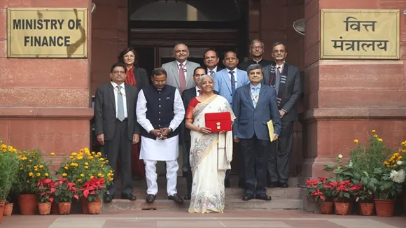 Nirmala Sitharaman traditional wear for Union Budget 2025: নির্মলা সীতারামন প্রতি বছরের মতো এবারও তিনি তাঁর বাজেট দিবসের জন্য একটি বিশেষ শাড়ি বেছে নিয়েছেন