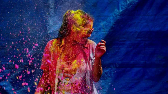 Best Ways to Remove Holi Colors From Skin
