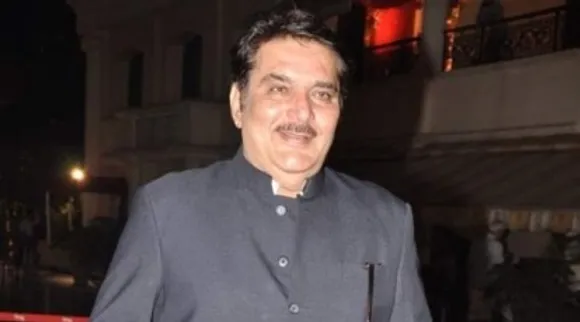 মদের গ্লাস হাতে পার্টি মুডে রাজা মুরাদ