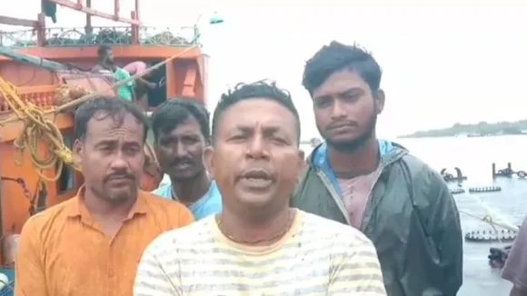 indian fishermen rescue Bangladeshi Fishermen, বাংলাদেশি মৎস্যজীবীদের প্রাণে বাঁচালেন ভারতীয় মৎস্যজীবীরা