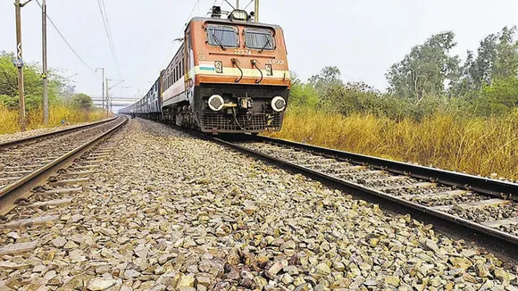 Why are stones left on railway lines, know the fact, রেল, পাথর