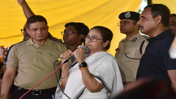 cm mamata banerjee at junior doctors protest campaign, মমতা বন্দ্যোপাধ্যায়