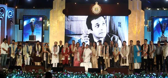 CM Mamata Banerjee and Mahanayak awardee Actor Aparna Sen , Paran Bandhyapadhyay along with other awardee , intelectulas , vetaran actor and minister Indranil Sen at a programme in Kolkata on Tuesday,July 24,2018.Express photo by Partha Paul.