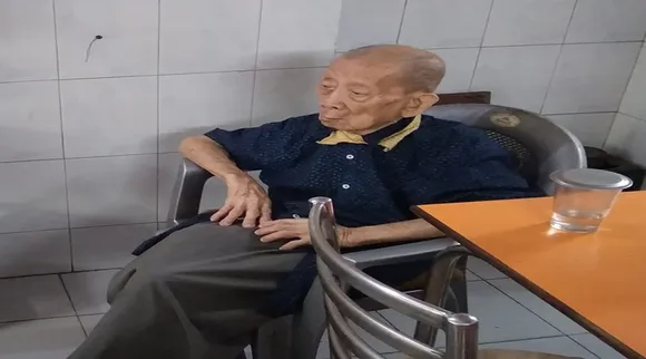 kolkata oldest shopkeeper