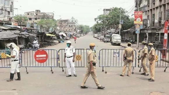 UP Police, Noida, Curfew, Covid Norms, ইউপি পুলিশ, কার্ফু, নয়ডা