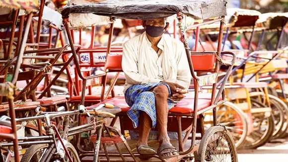 UP rickshaw puller approaches cops after receiving IT notice asking him to pay over Rs 3 crore