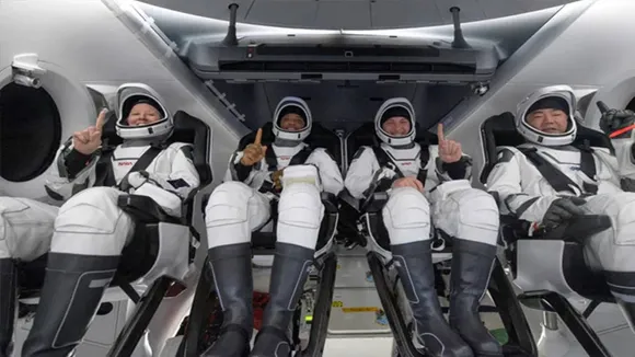 No toilet for returning SpaceX crew, stuck using diapers