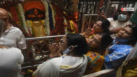 CM Mamata Banerjee worships Goddess Kali at Kalighat Temple