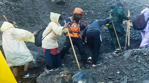 amarnath camp cloudburst flash flood updates, মেঘ ভাঙা বৃষ্টিতে বিপর্যস্ত অমরনাথ