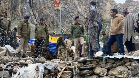 amarnath cloudburst, amarnath floods, amarnath cloudburst breaking, amarnath cloudburst flash flood, amarnath cloudburst updates, amarnath pilgrims updates, amarnath rescue operation updates, jammu and kashmir, indian express" />