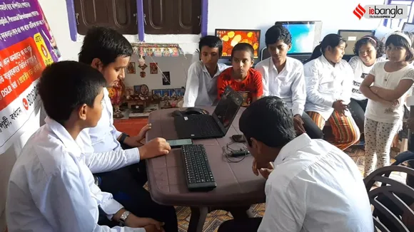 computer education is going on with keyboard mouse connection on mobile sagar pandit serampore