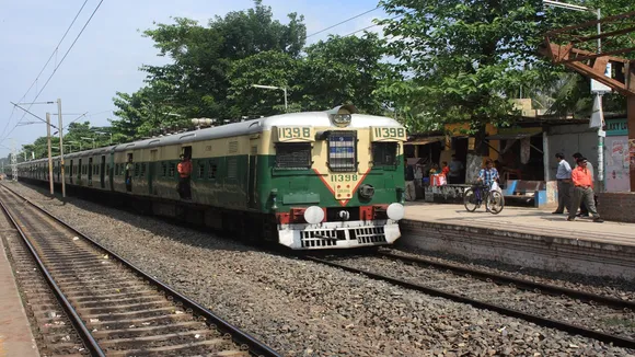 many local trains cancelled in sealdah division from tonight to next day sunday morning, আজ রাত থেকে রবিবার সকাল পর্যন্ত শিয়ালদহ ডিভিশনে একগুচ্ছ ট্রেন বাতিল, জানুন কোনগুলো