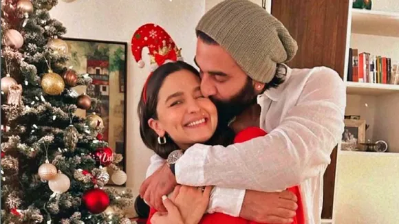 alia bhatt, alia bhatt ranbir kapoor, alia bhatt ranbir kapoor christmas, kapoor christmas, alia bhatt pooja bhatt soni razdan, Bollywood celeb christmas, আলিয়া ভাট, রণবীর কাপুর, রণবীর আলিয়া, সোনি রাজদান, কাপুর ক্রিসমাস, বলিউড তারকাদের ক্রিসমাস