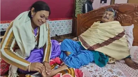 Photo of Panchayat member pressing feet on Tmc MLA Asit Majumder goes viral