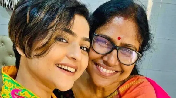 Aindrla Sharma, Aindrla Sharma mother, Sikha Sharma, Aindrla Sharma cancer, Aindrla Sharma death, Sabyasachi chowdhury, ঐন্দ্রিলা শর্মা, ঐন্দ্রিলা শর্মার মা, শিখা শর্মা, সব্যসাচী চৌধুরি, টলিউডের খবর