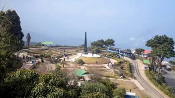 Illegal construction pushing Darjeeling hills towards joshimath like crisis illegal construction,darjeeling,joshimath,joshimath news, Illegal construction, জোশীমঠ, দার্জিলিং, ভুমিধস, হিমালয়, শৈলশহর,