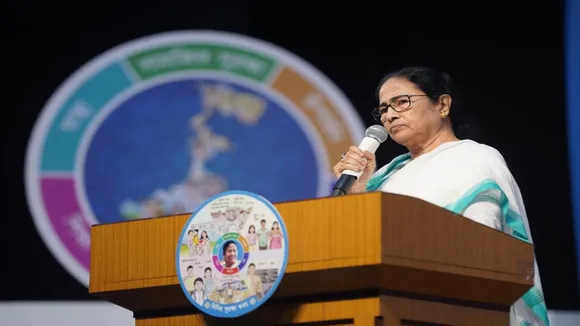 mamata banerjee give relaxation to some mps mlas form suraksha didir suraksha kawach programme, ঘনিষ্ঠ মন্ত্রীকে কড়া ধমক মমতার, সংগঠনের বিশেষ দায়িত্বে দেব-রাজ, ছাড় কোন কোন তারকাদের?