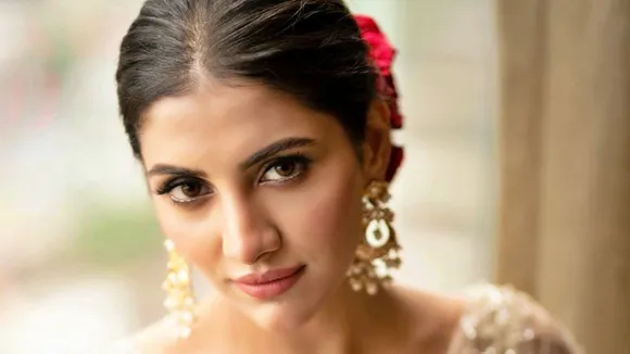 Rukmini Maitra, Noti Binodini, Noti Binodini team, Ramkamal Mukherjee, Tollywood, Tollywood news, Dev Rukmini, রুক্মিণী মৈত্র, জ্বরে আক্রান্ত রুক্মিণী মৈত্র, নটি বিনোদিনী, বিনোদিনী একটি নটীর উপাখ্যান, দেব রুক্মিণী, টলিউডের খবর, বাংলা সিনেমার খবর