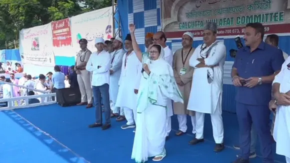 Mamata Banerjee in red road eid namaz