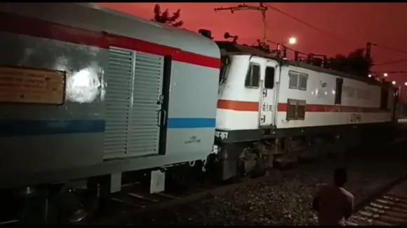 two trains stop running due to pantograph broken in purba bardhaman