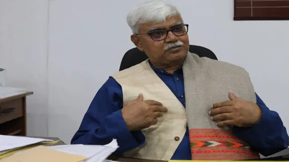 visva bharati university ex chancellor bidyut chakraborty mobile theft , বিশ্বভারতীতে প্রাক্তন উপাচার্য বিদ্যুৎ চক্রবর্তীর বিরুদ্ধে বিরুদ্ধে তিনটি মোবাইল চুরির অভিযোগ
