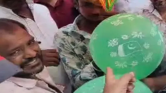 Mumbai news, Maharashtra Love Pakistan baloons, solapur Pakistan baloons news, Love Pakistan baloons news, Love Pakistan baloon, Pakistan baloons, Mumbai pro pak baloons, indian express