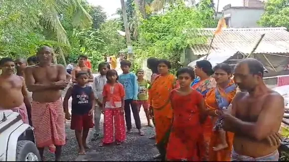 father chased the minor children out of the house in the hope of extra income kakdwip , আরও টাকা চাই, বাড়তি রোজগারের আশায় নাবালক সন্তানদের বাড়ি থেকে তাড়াল বাবা