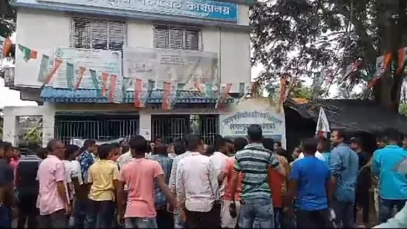 2 group of tmc clashed over the formation of panchayat board in baruipur