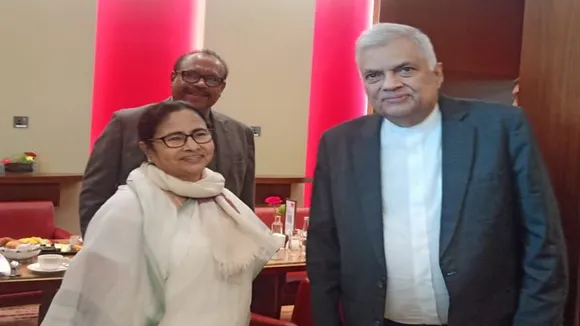 What happened to Mamata Banerjee who met Sri Lankan President Ranil Wickremesinghe at Dubai Airport , 'ওহ মাই গড', হাসতে হাসতে বললেন মমতা! কী এমন প্রশ্ন করেছিলেন শ্রীলঙ্কার প্রেসিডেন্ট?