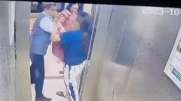 Retired IAS officer slaps woman over her pet dog inside lift at Noida , লিফটে পোষ্য, দেখেই মহিলাকে সপাটে থাপ্পড়় অবসরপ্রাপ্ত আইএএস অফিসারের, ভাইরাল হুলস্থূল ভিডিও