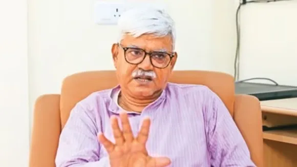 Police at Viswa Bharatis former vice chancellor Bidyut Chakrabartys residence