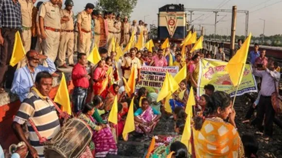 Adivasi Sengel Abhiyan rail blocakede at purulia