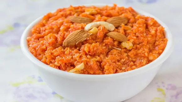 gajar halwa food and recipe , গাজরের হালুয়া তৈরির প্রণালী