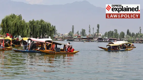 Article 370 Verdict: Tourist at the Dal lake in Srinagar.