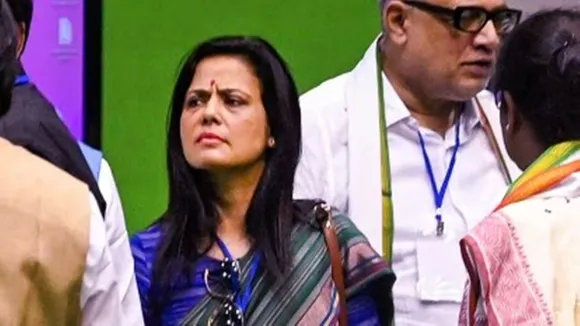 Mahua Moitras controversial comments on 2 paisar press and kali ink created tension in Bengal politics , ২ পয়সার প্রেস ও কালী নিয়ে মহুয়া মৈত্রের বিতর্কিত মন্তব্যে বাংলার রাজনীতিতে উত্তেজনা ছড়িয়েছিল