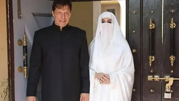 Former PM Imran Khan with his wife Bushra Bibi (Photo: Twitter/@InsafPK)