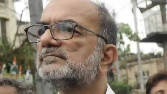 bengal primary job seekers agitation in-front of lawyer bikash ranjan bhattacharya at calcutta high court premises, বিক্ষোভের মুখে আইনজীবী বিকাশ, ‘চাকরি খাচ্ছেন’ বলে স্লোগান-বিক্ষোভ প্রাথমিকের বিতর্কিত শিক্ষকদের একাংশের