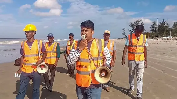 Cyclone Remal,landfall,Bay of Bengal,meteorologists,weather department,west bengal