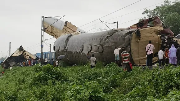 Accident, Express train, দুর্ঘটনা, এক্সপ্রেস ট্রেন,