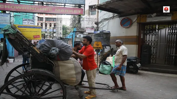 KOLKATA HAWKER,MAMATA MUNICIPAL REVIEW MEETING,মমতা বন্দ্যোপাধ্যায়,হকার উচ্ছেদ,FOOTPATH EVICTION DRIVE,AFTER MAMATA BANERJEE COMMANDS CLEANUP KOLKATA, POLICE BEGIN FOOTPATH EVICTION DRIVE,,West bengal news live,Latest West bengal News,West bengal news online