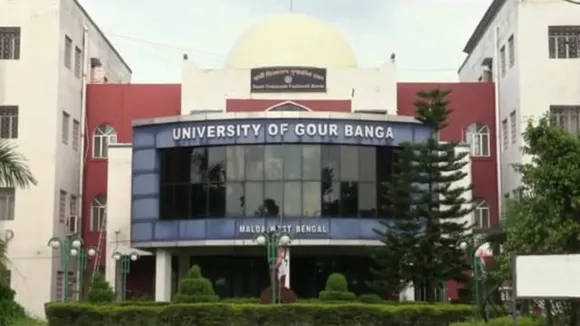 A former student tried to kill a student in University of Gour Banga Malda, গৌড়বঙ্গ বিশ্ববিদ্যালয়, ছাত্রীকে খুনের চেষ্টা