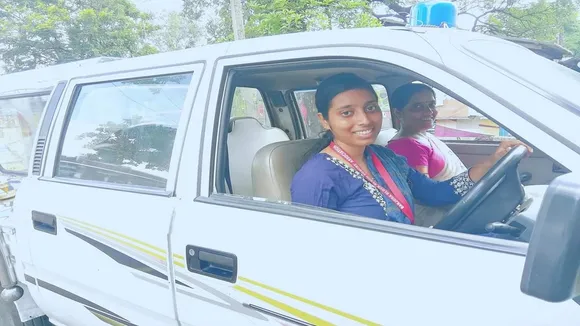 corps carrying vehicle,courage,student,Bankura university student,dead body,taboo,social work,lady driver,বাঁকুড়া নিউজ,Indian Express,স্বর্গের রথের চালক,বাঁকুড়া চমকপ্রদ গল্প,Bankura, motivational story, news,bankura's driver,Bankura student